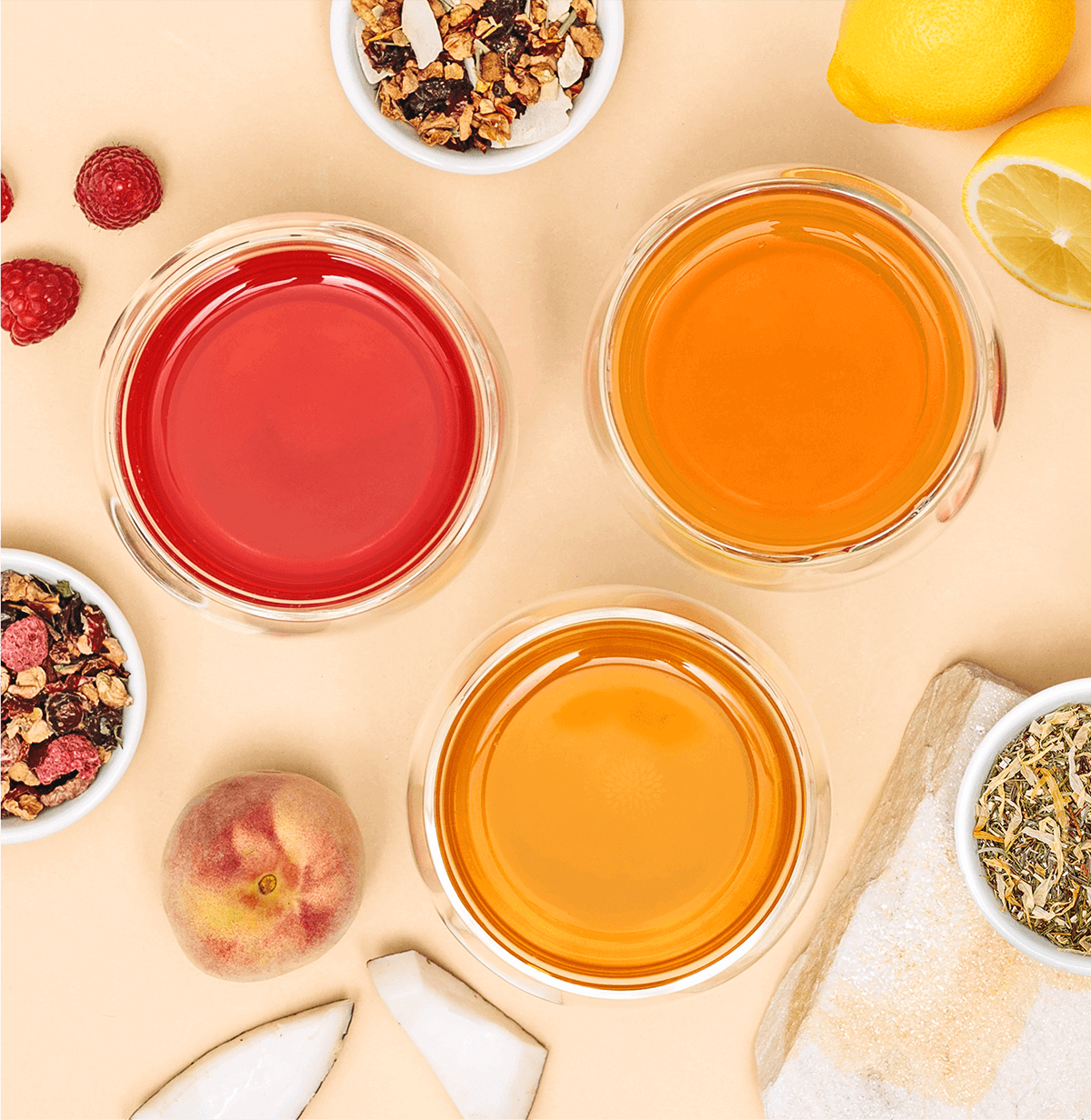 3 Teegläser mit Tee