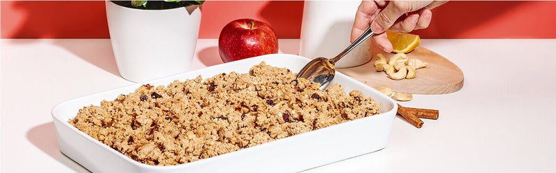 Apple Crumble in einer Ofenform