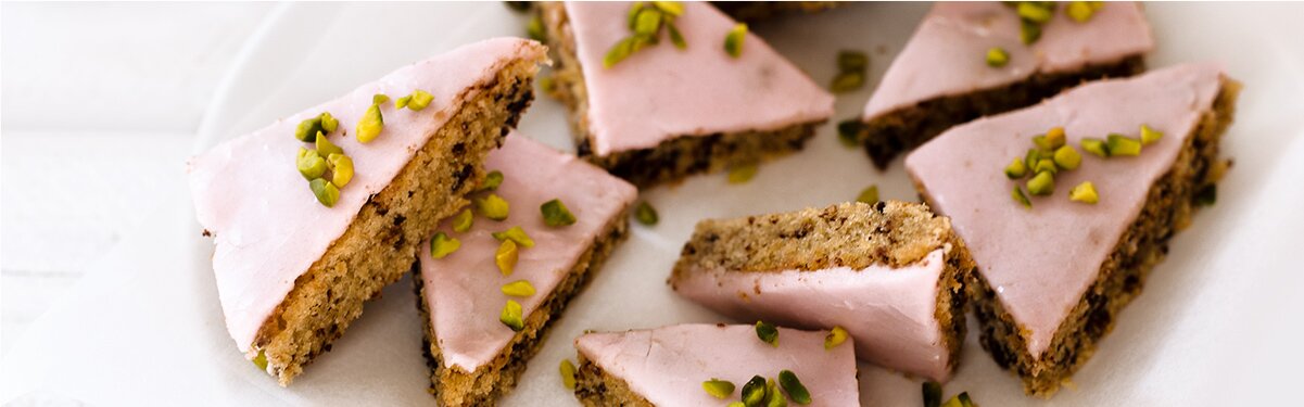 Red Ruby Punschecken auf einem Teller