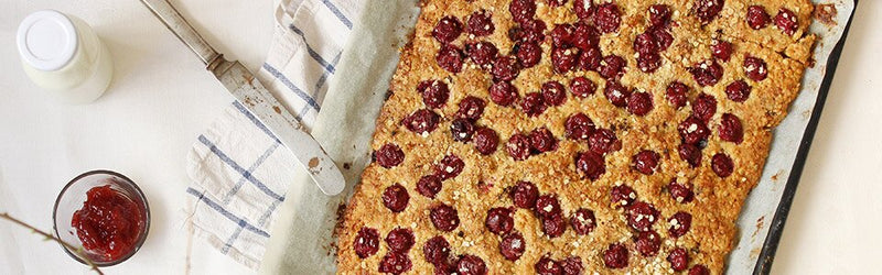 Himbeer Kokos Kirsch Blechkuchen