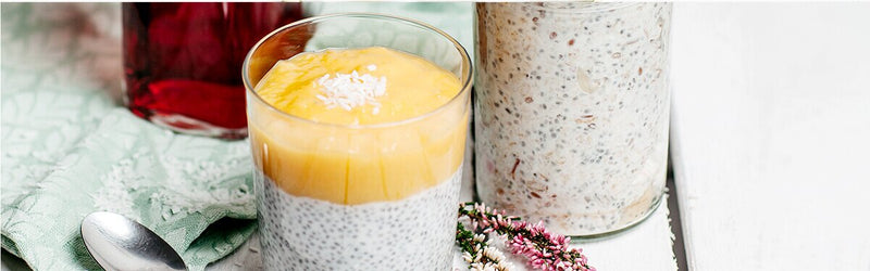 Chia Pudding mit Mango im Glas