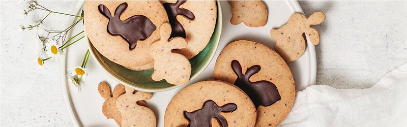 Ostermüsli Hasen-Plätzchen auf einem Teller