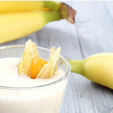 Veganer Proteinshake mit Bananen