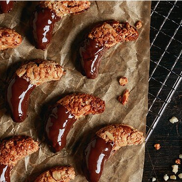 Weihnachtsflorentiner auf Backpapier