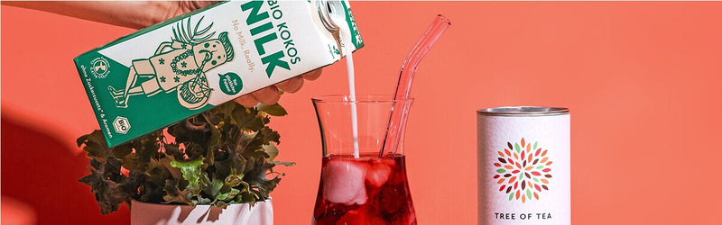 Pink Drink mit einer Tee Dose