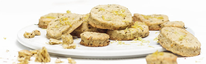 Lemon Christmas Cookies auf einem Teller