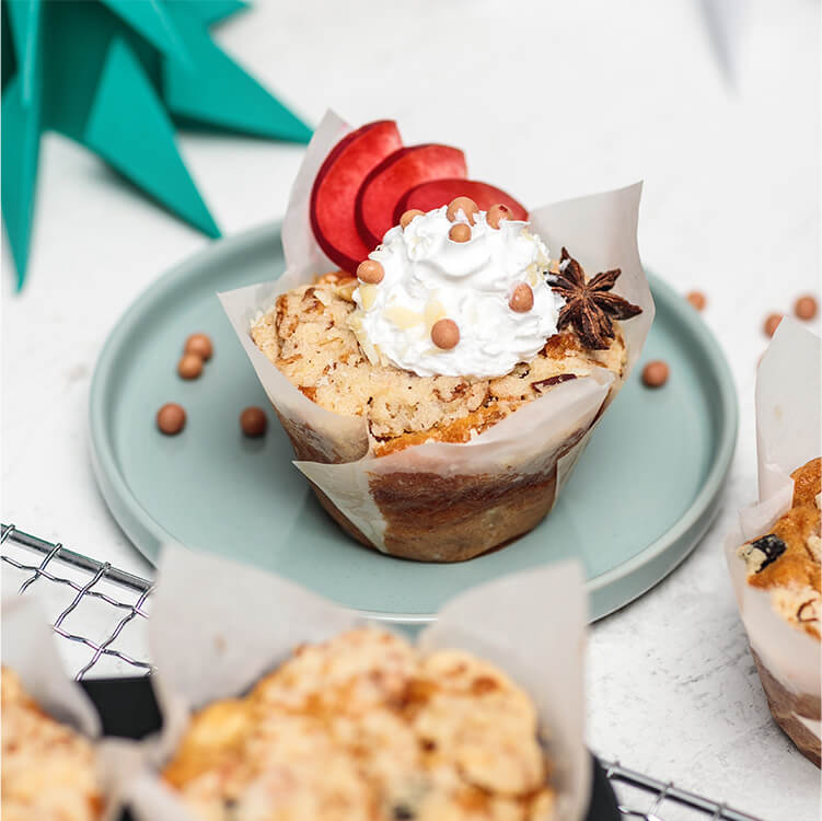 Apple Macadamia Küchlein auf einem Teller