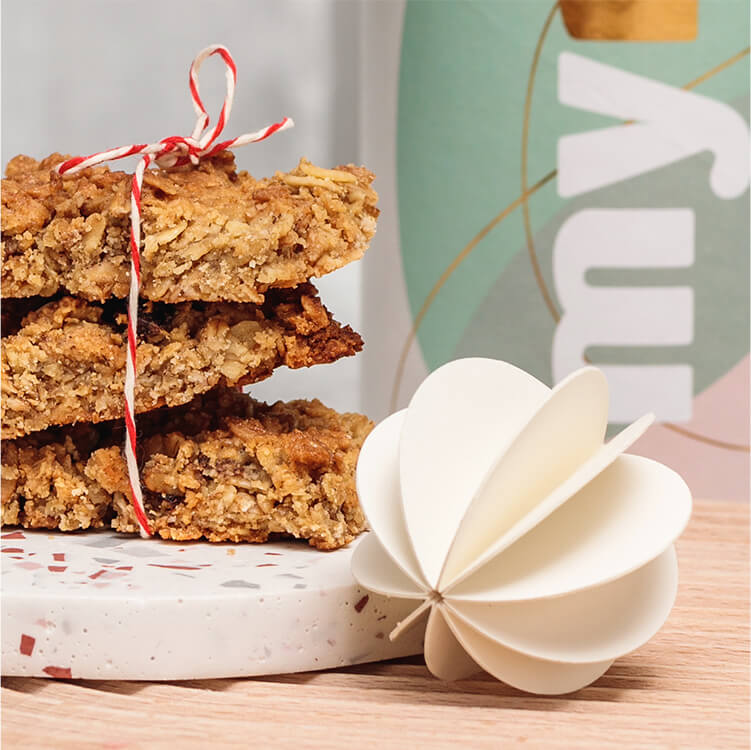 Blueberry Cassis Flapjack mit einer Schleife