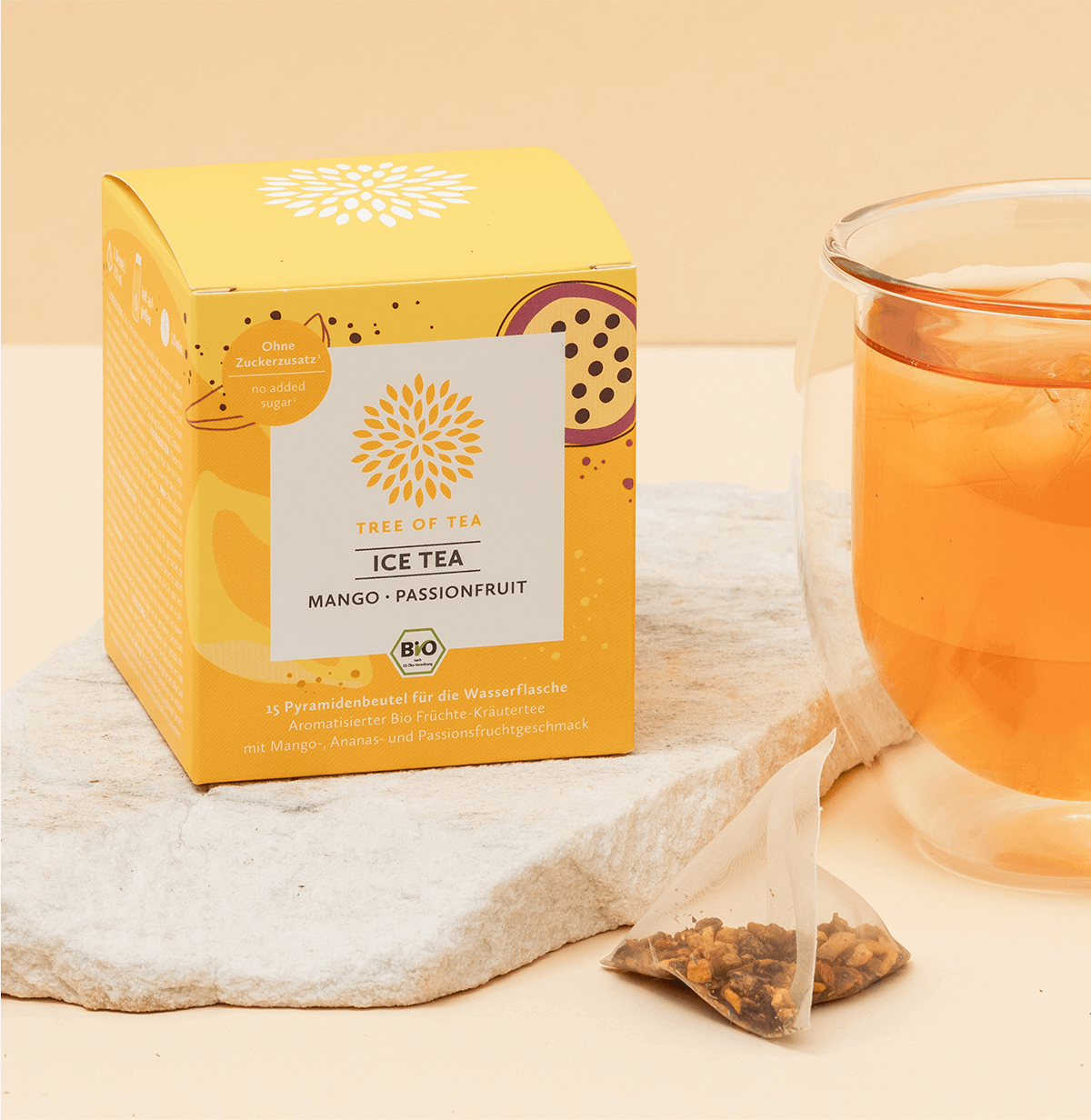 Tree of Tea Ice Tea Mango Passionfruit Packung und daneben ein Tee