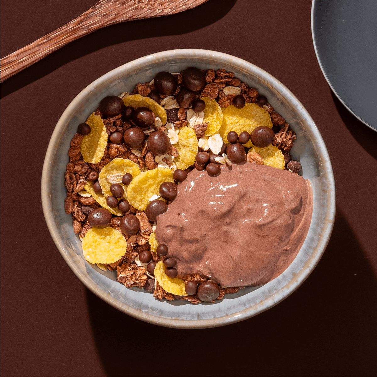 mymuesli Bio Choco Nuts Fan Paket mit 4 leckeren Bio Müslis: Choco Brownie Müsli in Schale mit Schoko-Joghurt