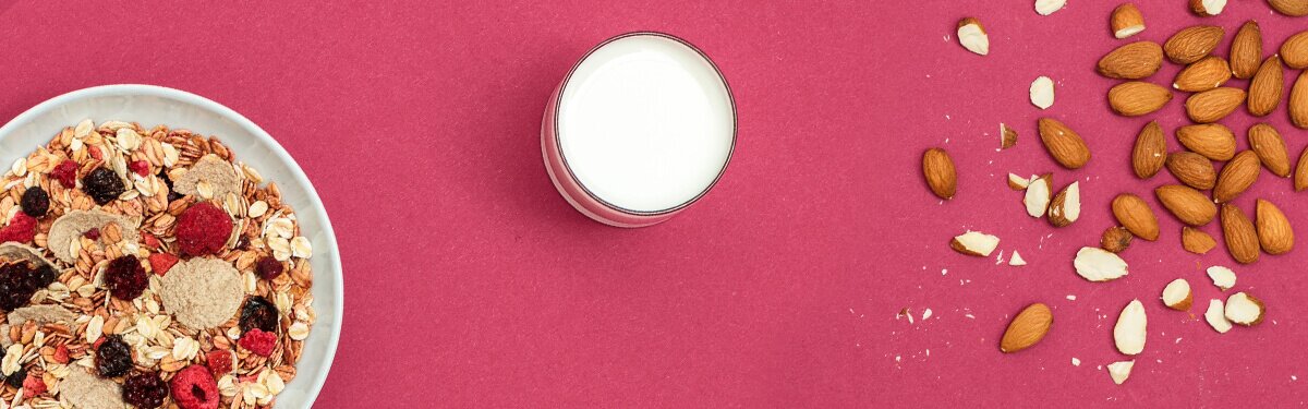 Mandelmilch ohne Zuckerzusatz, rein pflanzlich und von Natur aus laktosefrei.