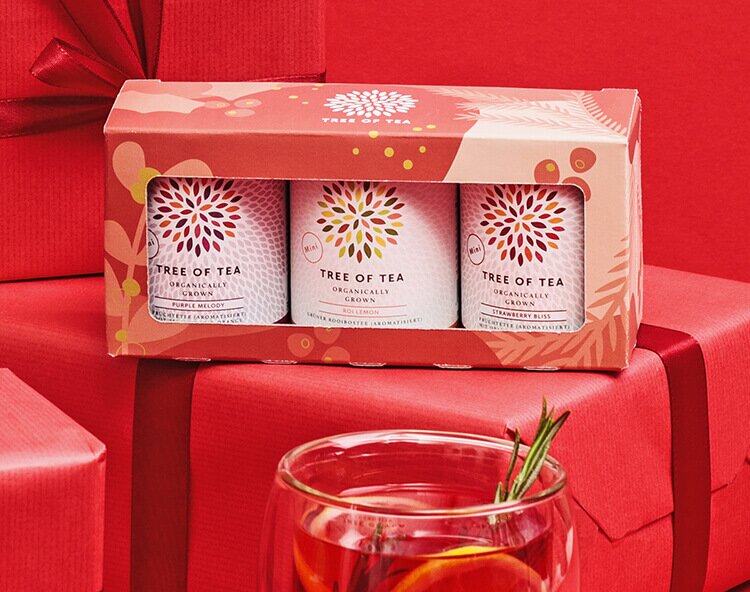 Drei Tee Minis von Tree of Tea in einer weihnachtlichen roten Geschenkbox
