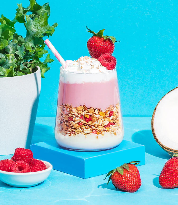 article1a-summer2021.jpg Sommerliches Muesli Fruehstueck aus dem Glas