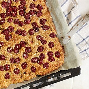 himbeerkokokskirschblechkuchen-rezepte-bild1.jpg